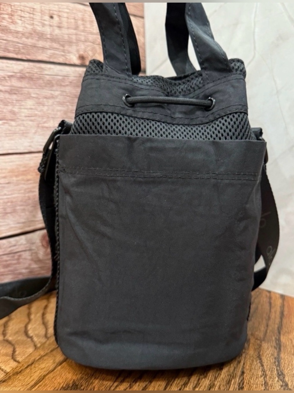 Alo Cross Body Bucket Bag NWT - Picture 3 of 4
